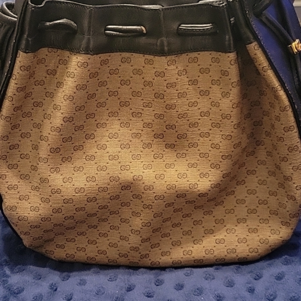 Price Drop!!! Authentic Vintage Gucci Shoulder Bag